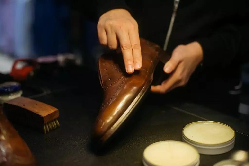 sacar sera vieja zapato de cuero - Cómo quitar la cera de las botas de cuero