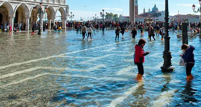 Botas de Agua en Venecia: La Guía Completa para el Acqua Alta - Cómo se llama cuando sube el agua en Venecia botas de agua en venecia - Cómo se llama cuando sube el agua en Venecia