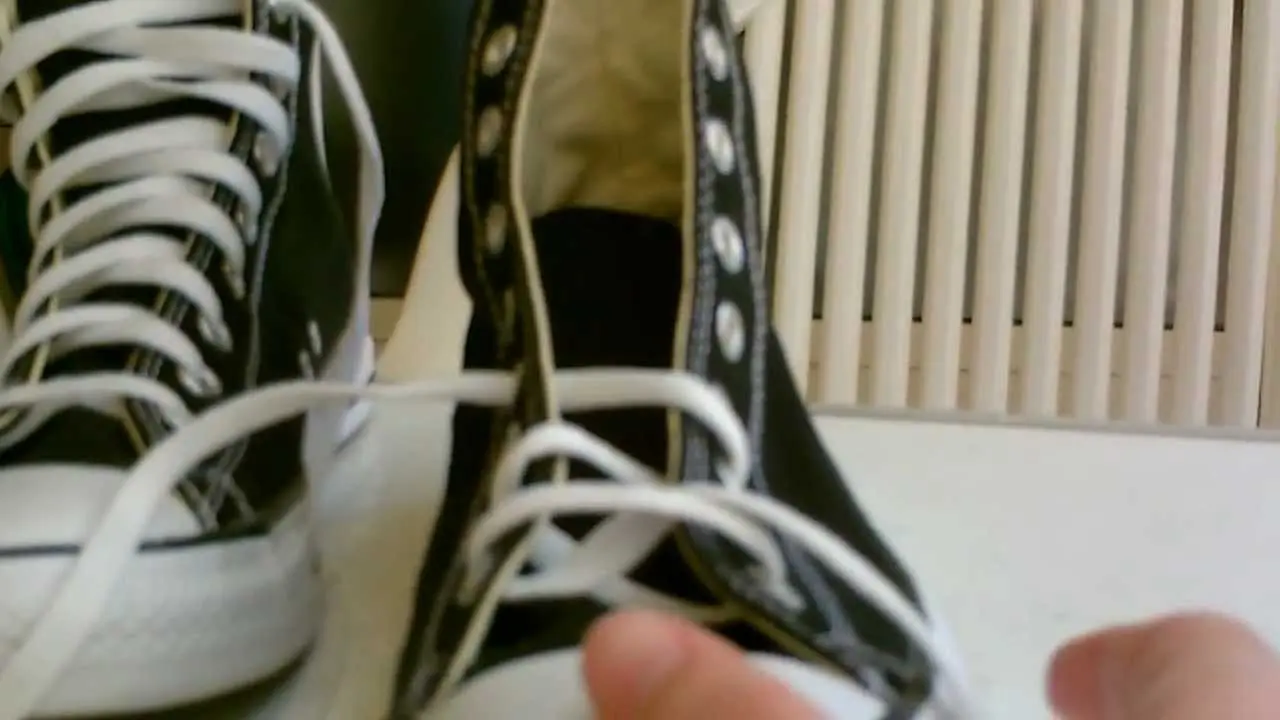 Cordones debajo de la lengüeta: Guía completa - Cómo se llama el lazo que hay en la lengüeta de un zapato cordones abajo de la lengueta de la zapatilla - Cómo se llama el lazo que hay en la lengüeta de un zapato