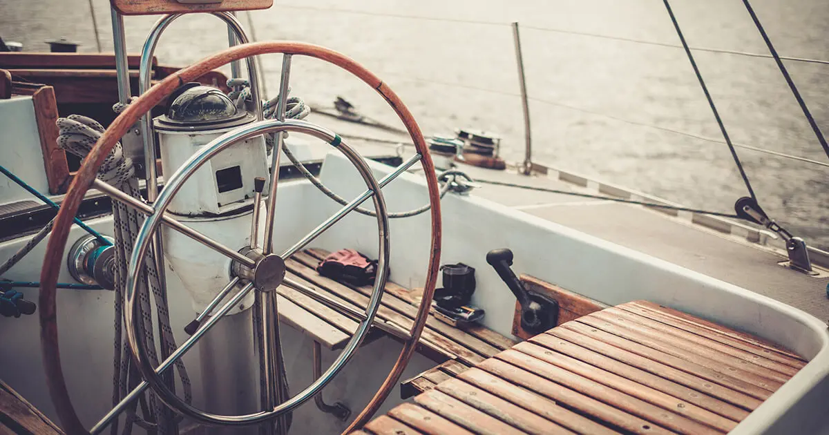 que colocar entre bota y casco de barco - Cómo se llama la parte sumergida del casco de un buque
