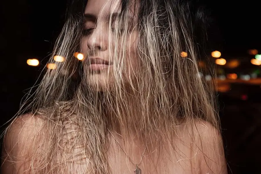 ¿Cuántos pelos se caen al día? Guía completa sobre la caída del cabello - Cuánto pelo es normal que se caiga en la ducha cuantos pelos bota una persona al dia - Cuánto pelo es normal que se caiga en la ducha