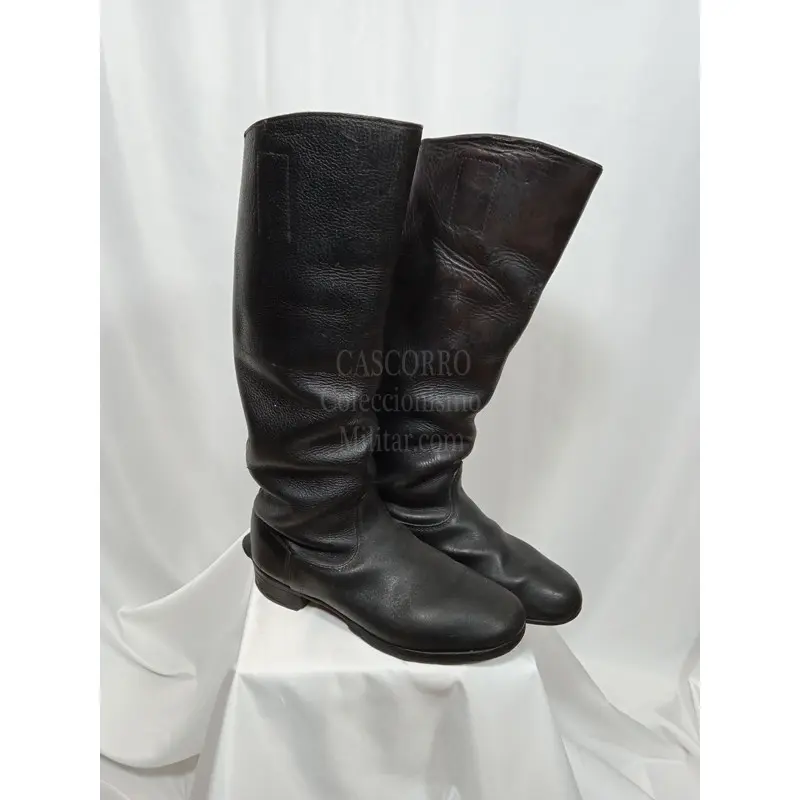 Botas Alemanas S. XIX: Diseño Interno y Simbolismo - Por qué los alemanes beben de sus botas bota alemana s xix - Por qué los alemanes beben de sus botas