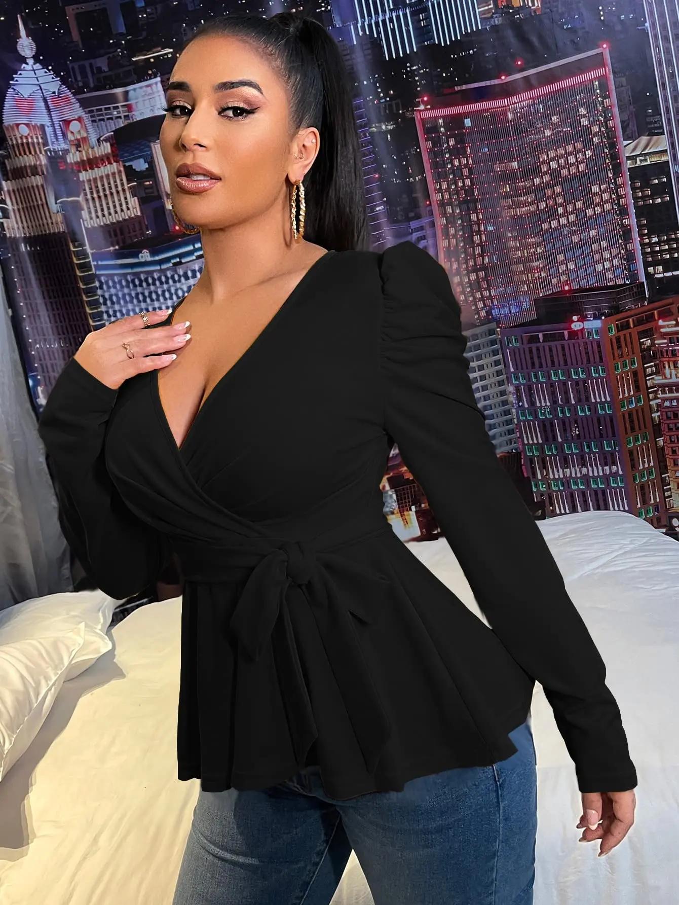 Blusa Peplum Negra: Outfits con Botas y Guía Completa de Estilo - Qué es un peplum en moda blusa peplum negra outfit con botas - Qué es un peplum en moda