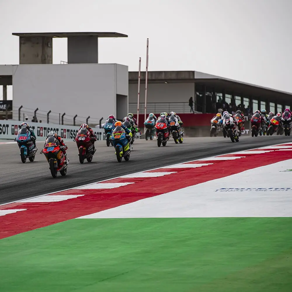 Cambiar una Goma de Moto GP: Un Proceso de Alta Precisión - Qué neumáticos usan en Moto2 para cambiar una goma de bota de carrera motogp - Qué neumáticos usan en Moto2