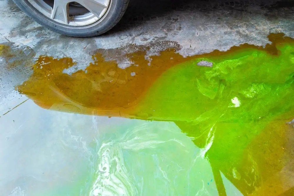 ¿Por qué mi coche bota el refrigerante? Causas, síntomas y soluciones - Qué puede causar una fuga de refrigerante por que mi ns bota el refrigerante - Qué puede causar una fuga de refrigerante