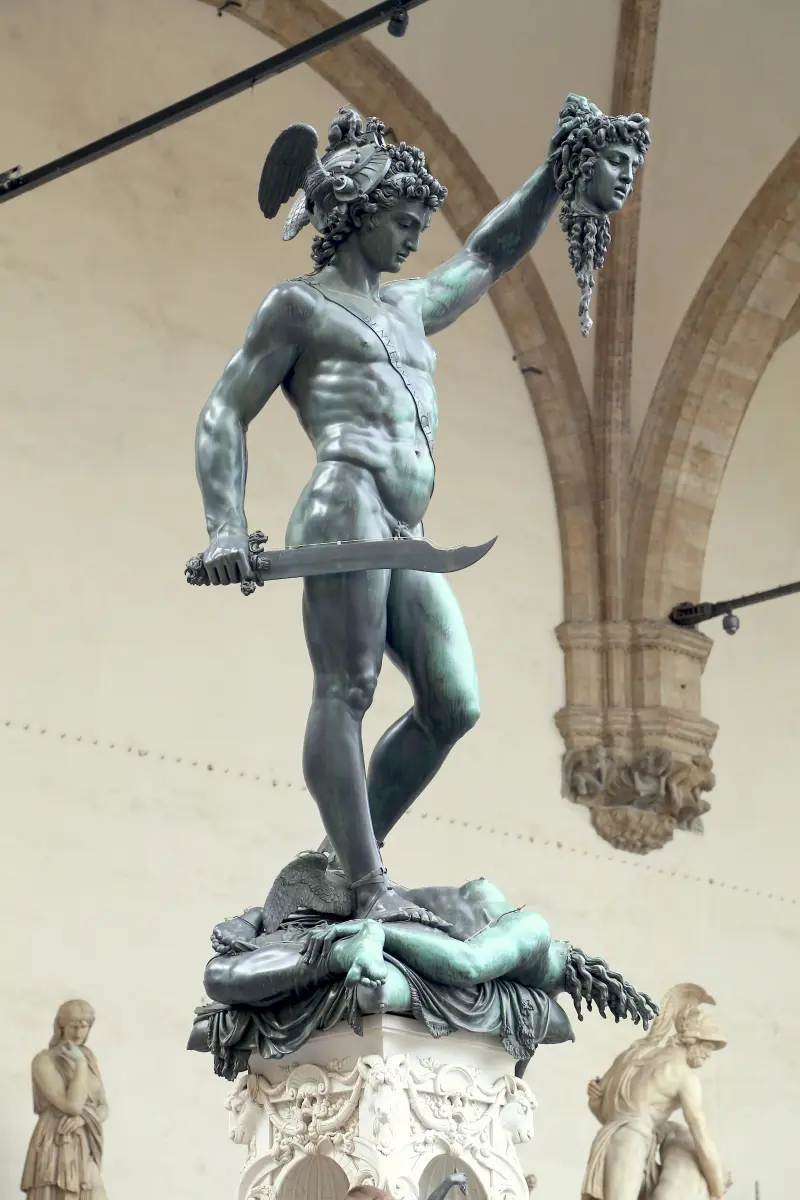 Escultura hombre con zapato sobre la cabeza: Un análisis profundo - Qué representa el hombre que camina escultura hombre con zapato sobre la cabeza - Qué representa el hombre que camina
