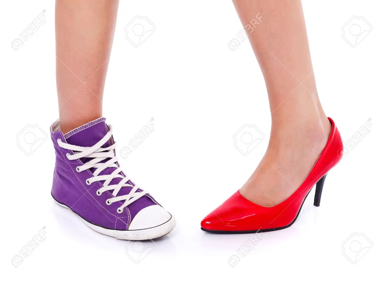 en un pie un zapato en otro una zapatilla - Qué significa llevar los zapatos en el otro pie