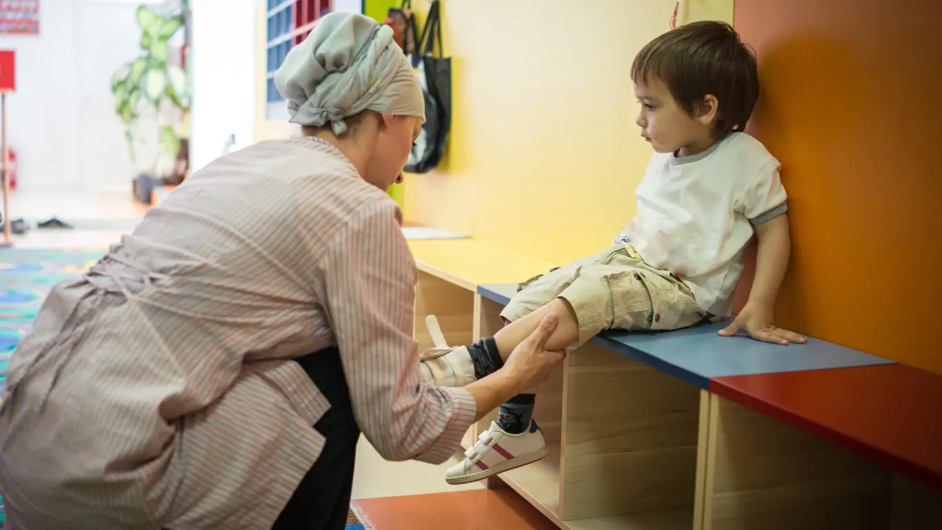 ¿Por qué me pongo las ojotas al revés? El significado oculto de un gesto cotidiano - Qué significa que mi hijo se ponga los zapatos al revés cuando te levantas y te pones la ojota al reves - Qué significa que mi hijo se ponga los zapatos al revés